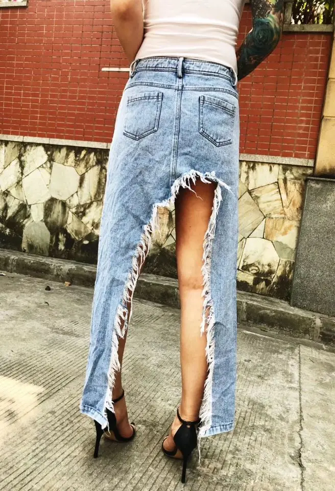 Cakucool Новая женская джинсовая синяя юбка с рваными краем с дырками необработанные края асимметричный дизайн юбка средней длины Европейская Горячая сексуальная высокая юбки с разрезом