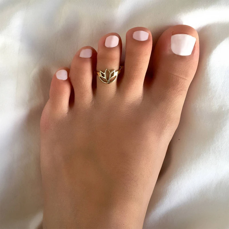 

Geometric Hollow Lotus Toe Rings For Women Fashion Summer Beach Jewelry Simple Plated Glossy Open Adjustable Alloy Foot Rings