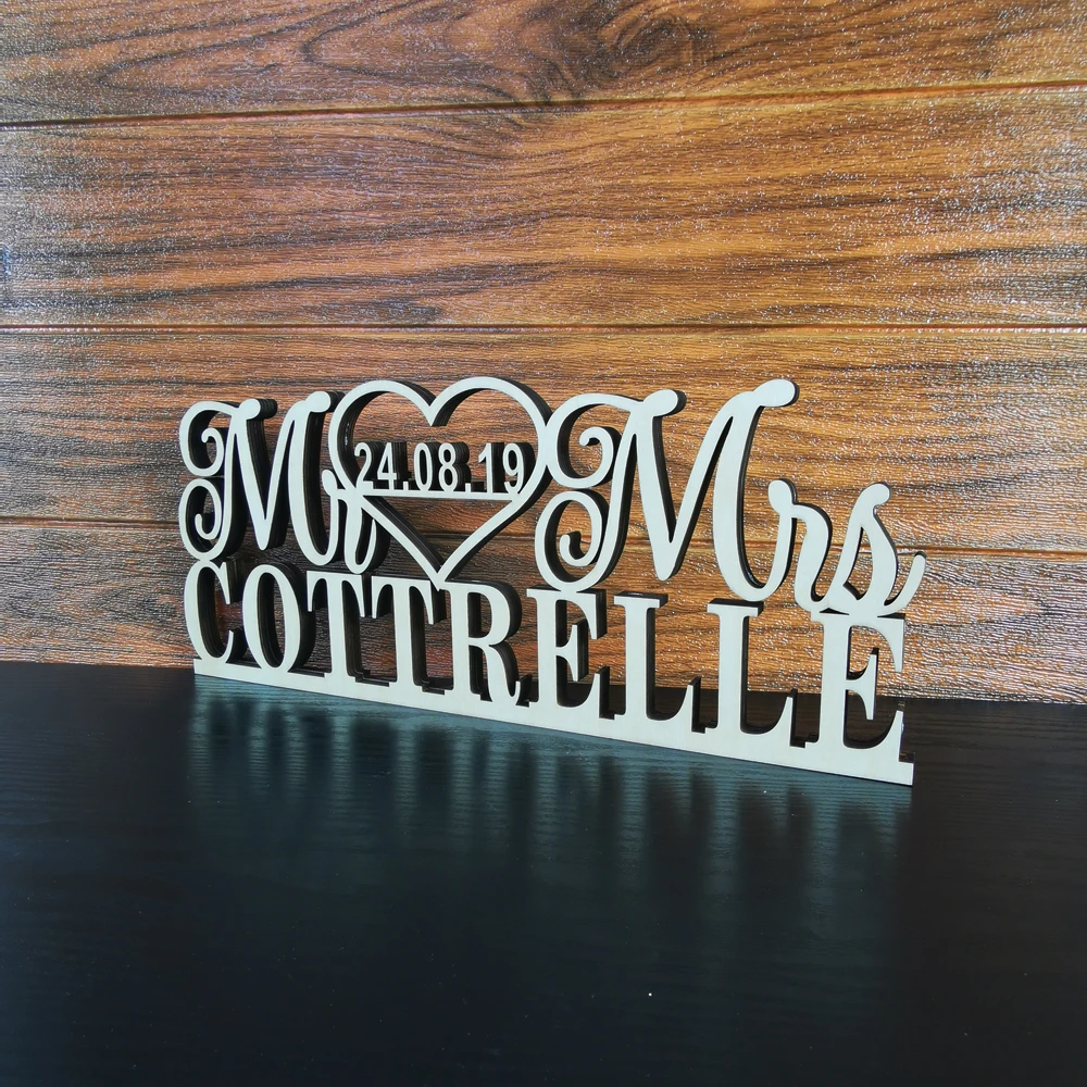 Пользовательские Mr& Mrs фамилия и дата Свадебный знак для стола с сердцем, свадебные принадлежности, Персонализированные Свадебные украшения