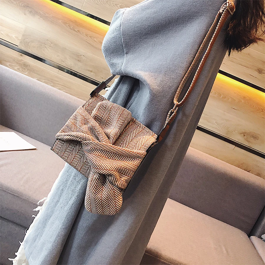 Bownot النساء حقائب كتف واحدة الأزياء WoolPlaid المرأة حقيبة ساعي العلم الشتاء الإناث Crossbody حقيبة صغيرة الفتيات أكياس شيك