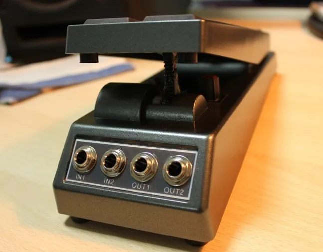 

Dual - channel volume pedal, guitar, keyboard, voice,