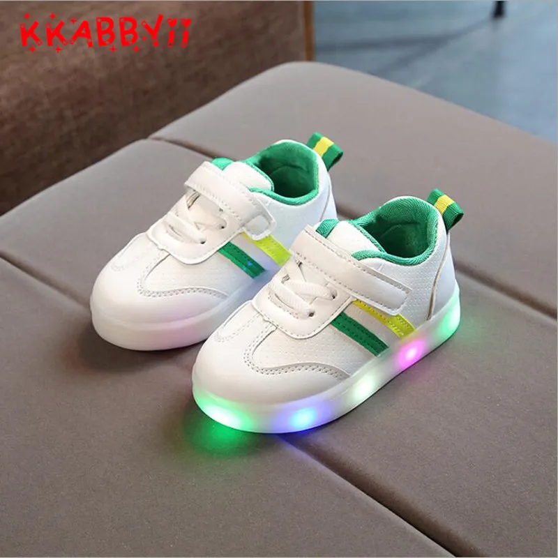 Новые детские спортивные Обувь со светом модная дышащая Обувь для мальчиков LED Спортивная обувь Весна мягкая детская повседневная обувь