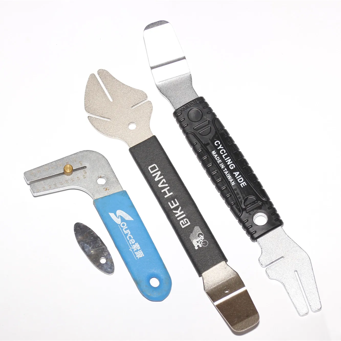 Bicycle brake rotor tool adjustor and brake pads split seperatein