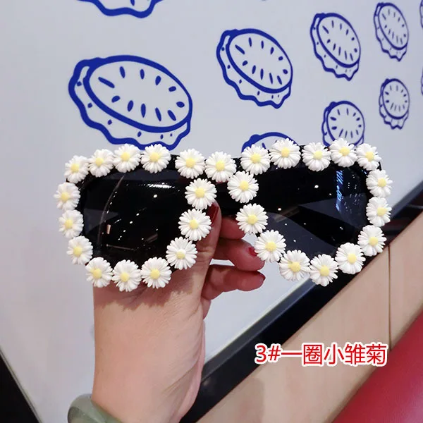 18 design Summer Sunglasses Women Sweet Flower with Rhinestone Round Sun glasses Vintage Retro Glasses For Beach Ladies Shades 18 design Summer Sunglasses Women Sweet Flower with Rhinestone Round Sun glasses Vintage Retro Glasses For Beach Ladies Shades