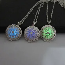 Светодиодное ожерелье, 60 шт./партия, модное женское люминисцентный ночник, круглый кулон, ожерелье, детский день, светится в темноте игрушка со светодиодом