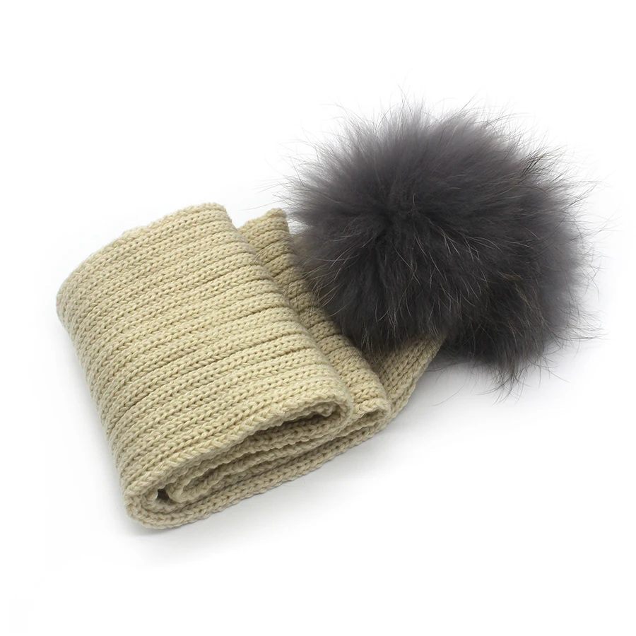 Новая модная детская вязаная шапочка-шарф, комплект из 2 предметов, зимняя теплая шапка с помпонами из меха енота для мальчиков и девочек, мягкие шарфы для малышей