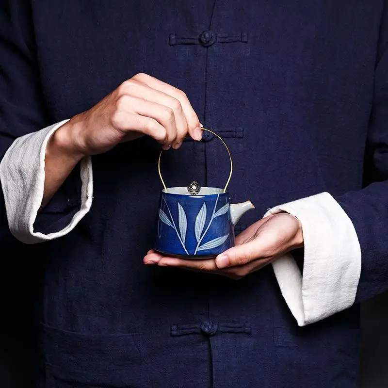 

Blue and white porcelain hand painted Teapot Jingdezhen Ceramic filter bubble Teapot Kung Fu tea set festival party small g