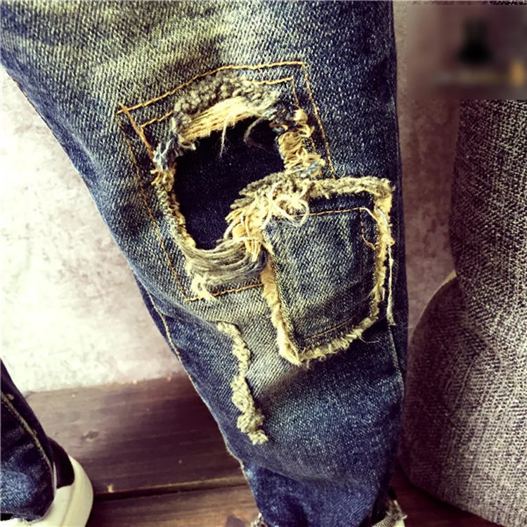 Новейшие детские джинсовые штаны для мальчиков, джинсы с дырками из мультфильмов модные джинсы в стиле хип-хоп на весну-осень для мальчиков, длинные джинсы