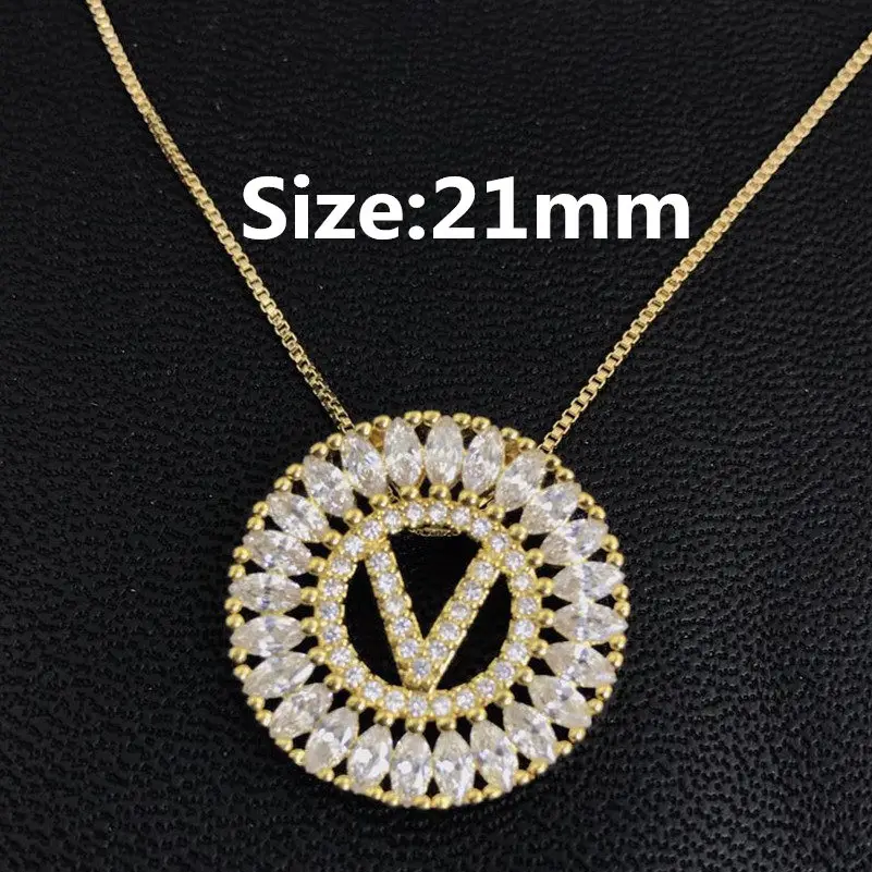 V letter pendant necklace-1 (1)