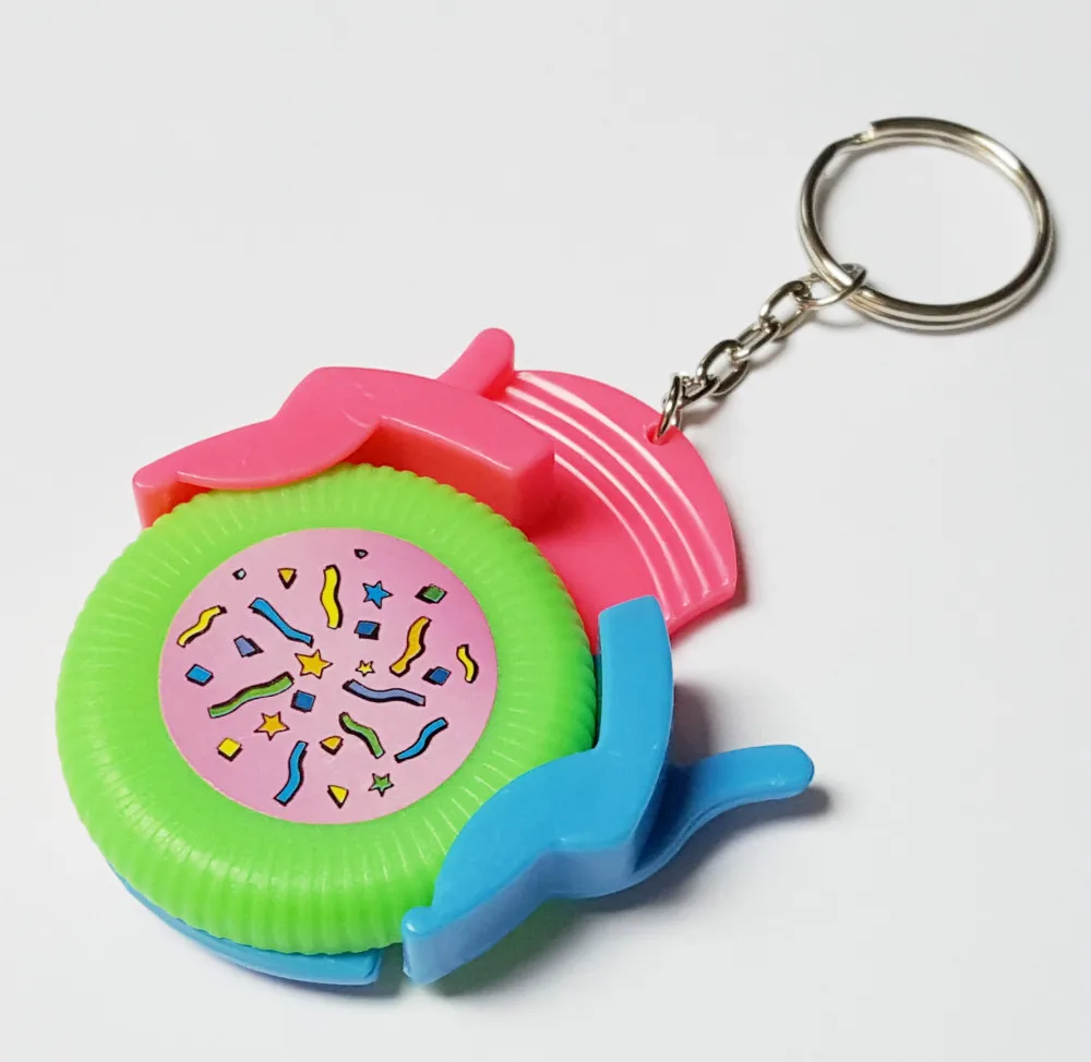 

10X Key Chain w/ Flying Disc Shooter Kid Vintage Charm Fashion Favour Pinata School Bag Party Favors Gift Novelty Birthday Prize