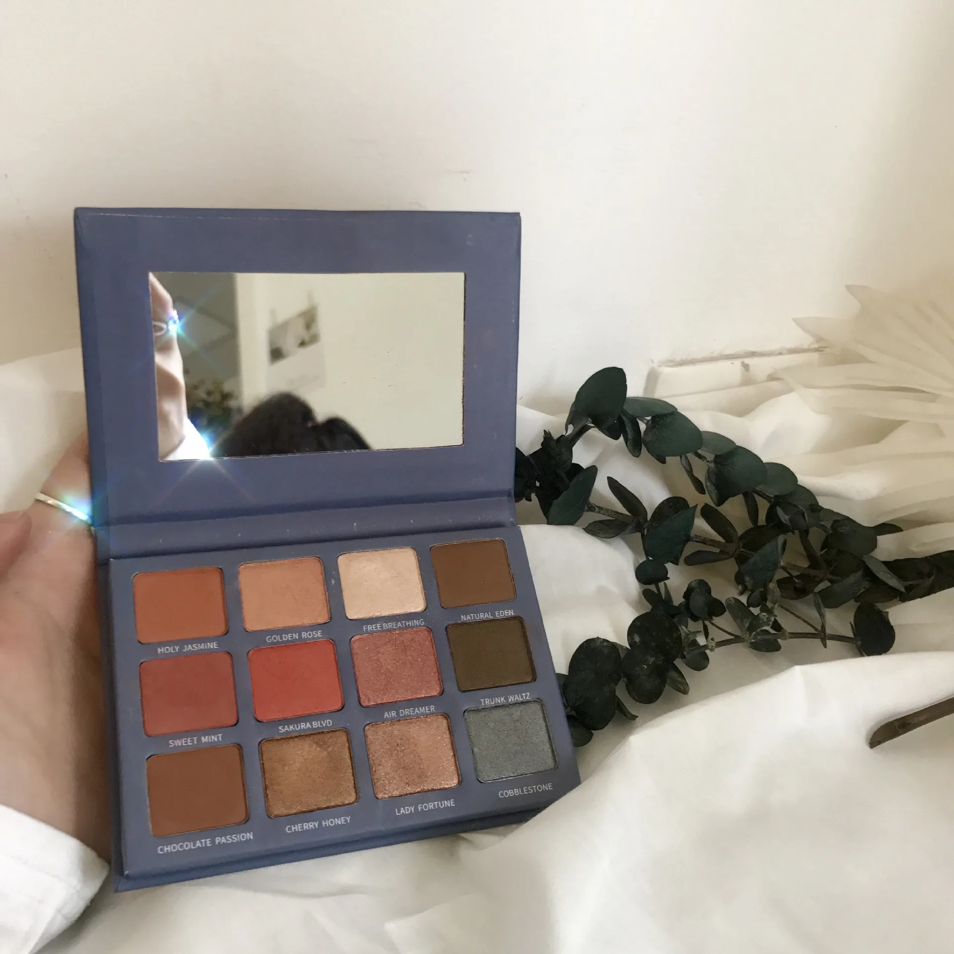

Brand 12 Color Pigment Glitter Matte Eye Shadow Palette Shiny Makeup Shadow Durable Nude Color Waterproof Cosmetics