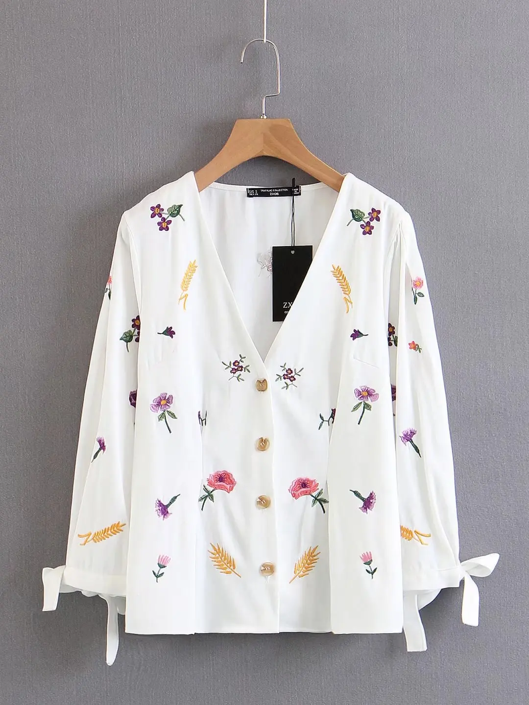 

XQ8-60-8219 European and American fashion wind V collar embroidered blouse