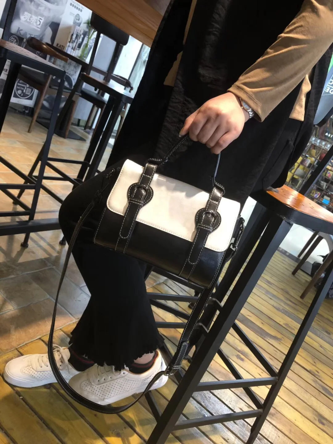 

Retro mailman bag, simple bag, leather, summer, new casual slant bag.