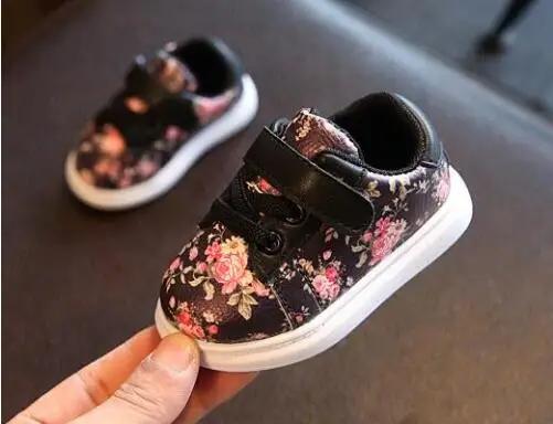 Милая обувь для маленьких девочек; кроссовки принцессы с цветочным принтом; повседневная детская обувь; мягкие детские мокасины - Цвет: Black
