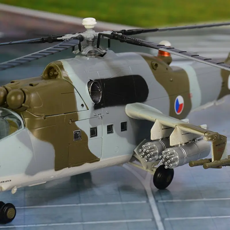 Предварительно построенный вертолет 1: 72 Mi-24 Галина хобби Коллекционная готовая пластиковая модель самолета