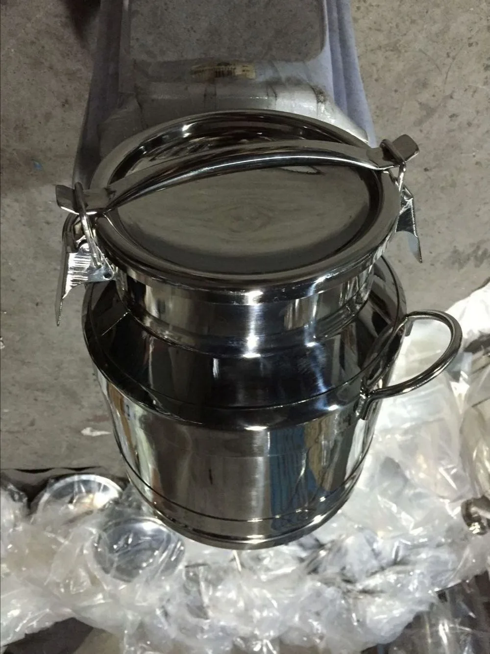 

304 Stainless Steel 10Liters Milk Bucket 1-1.2mm Thickness