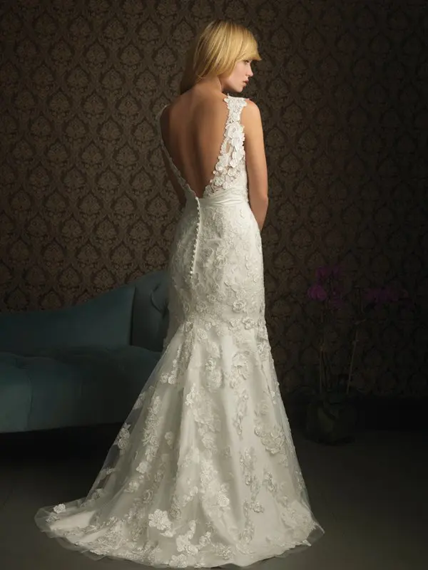 wedding dress v neck low backimage