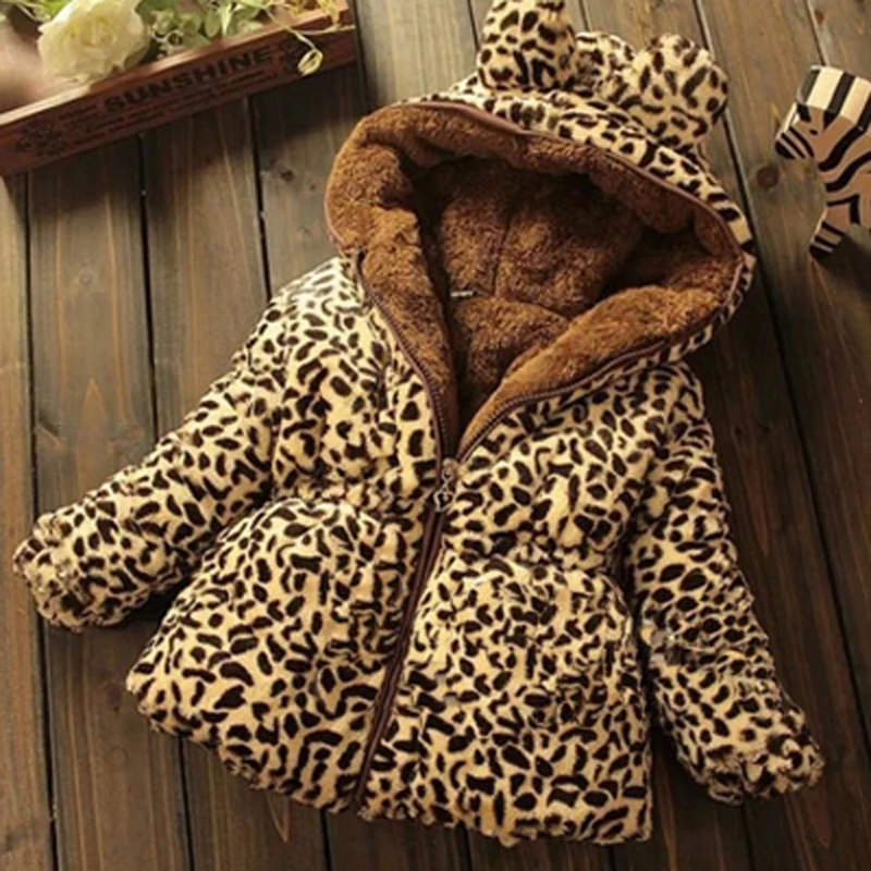 Зимнее теплое пальто с капюшоном для маленьких девочек; Верхняя одежда с леопардовым принтом; детская куртка; одежда для детей; пальто для новорожденных; модная одежда