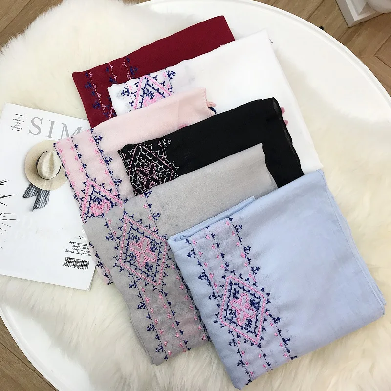 

2019 New Fashion Geometry Embroidery Tassel Scarves Shawls Cotton Viscose Geometric Wrap Hijab Lady Scarf 6 Color Free Shipping
