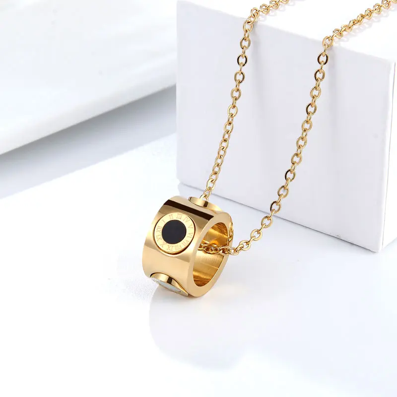 Beautiful 4 Roman Numeral Circle Black And White Shell Pendant Necklace For Women Stainless Steel Gold Color Jewelry Wholesale