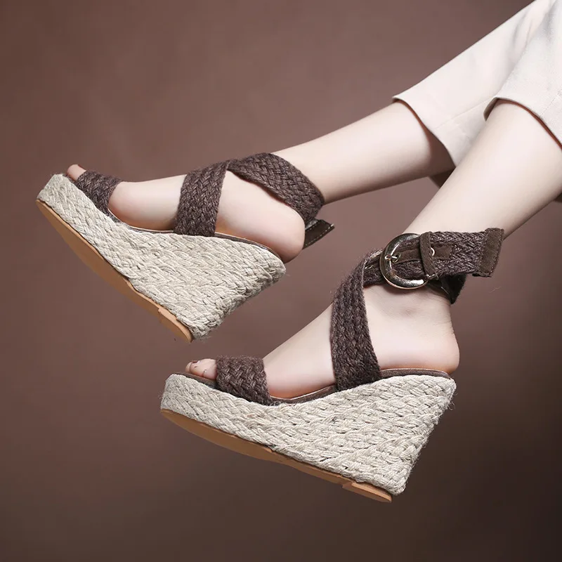 

2019 summer new style simple and simple color wedge sandals women comfortable hemp rope woven decorative sandals.