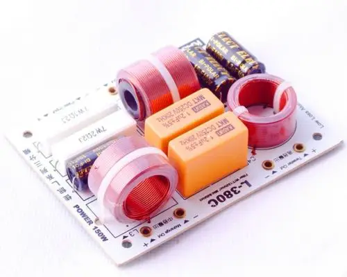 

2pcs Adjustable Frequency Divider Treble Multi Speaker 3 Unit Hi-Fi Audio Frequency Divider 3 Way Crossover 200W