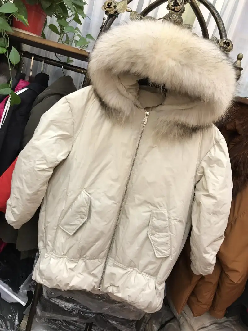 Новинка, корейский стиль женские пуховик женская зимняя куртка puffer parka ткань из натурального меха енота Красный Черный Крем негабаритных