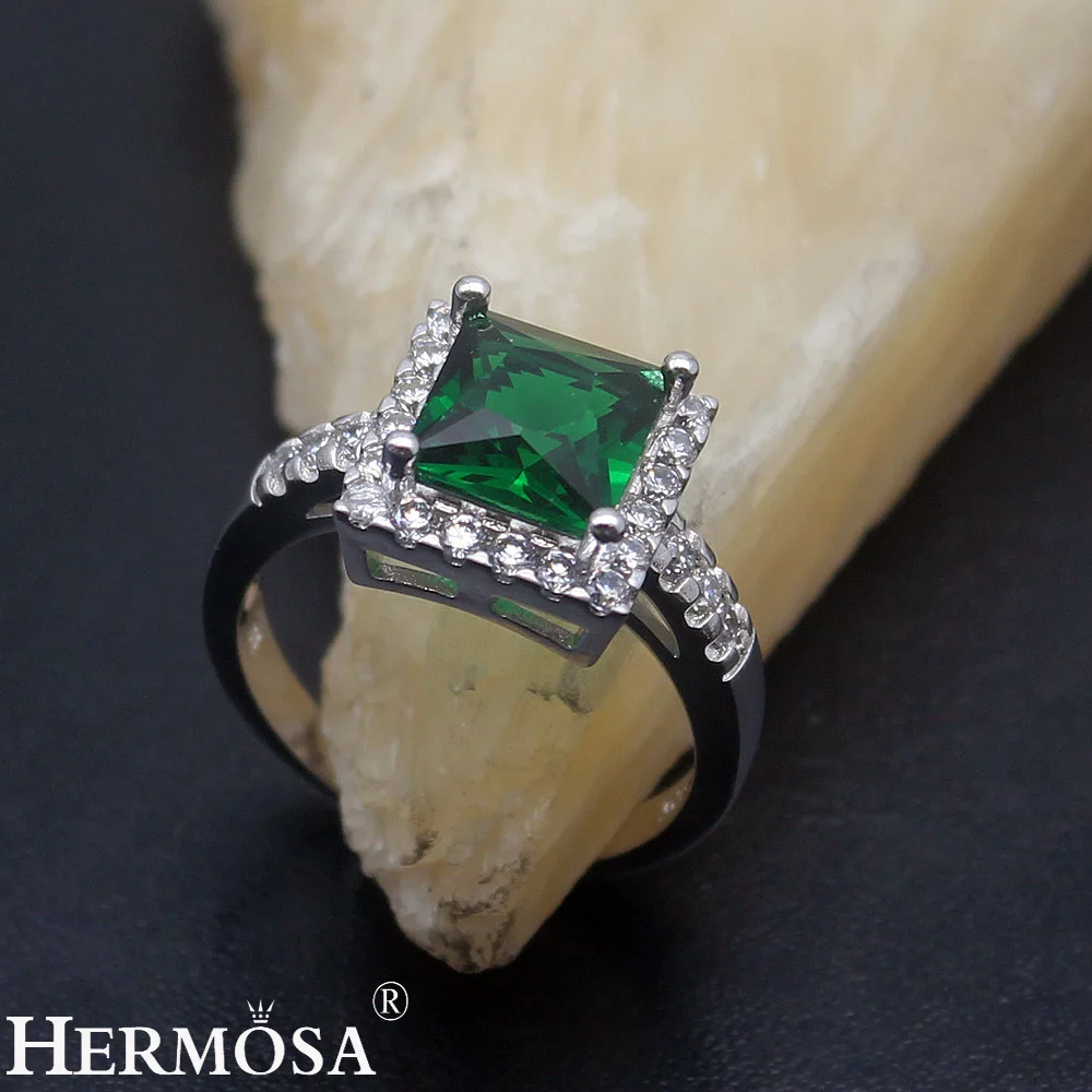 Комплект женских ювелирных изделий Hermosa Pretty серьги гвоздики серебристого цвета