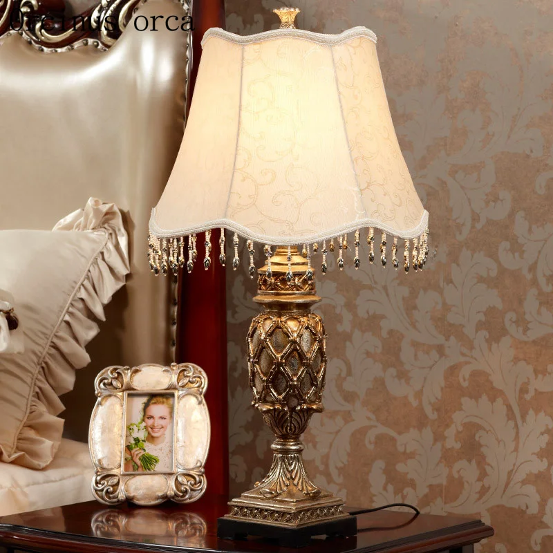 American antique classic resin table lamp living room bedside lamp French classical decorative desk lamp free shipping American antique classic resin table lamp living room bedside lamp French classical decorative desk lamp free shipping