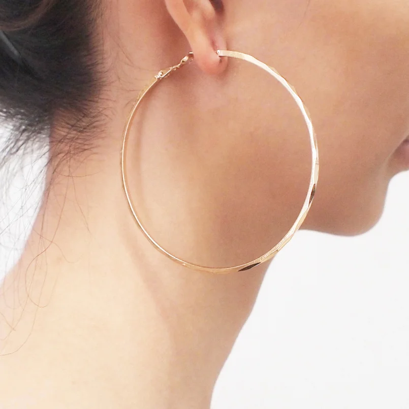 

Simple Style 70mm Diameter Metal Hoop Earrings For Women 2018 Statement Big Earrings Golden Silver Color Jewelry UKMOC