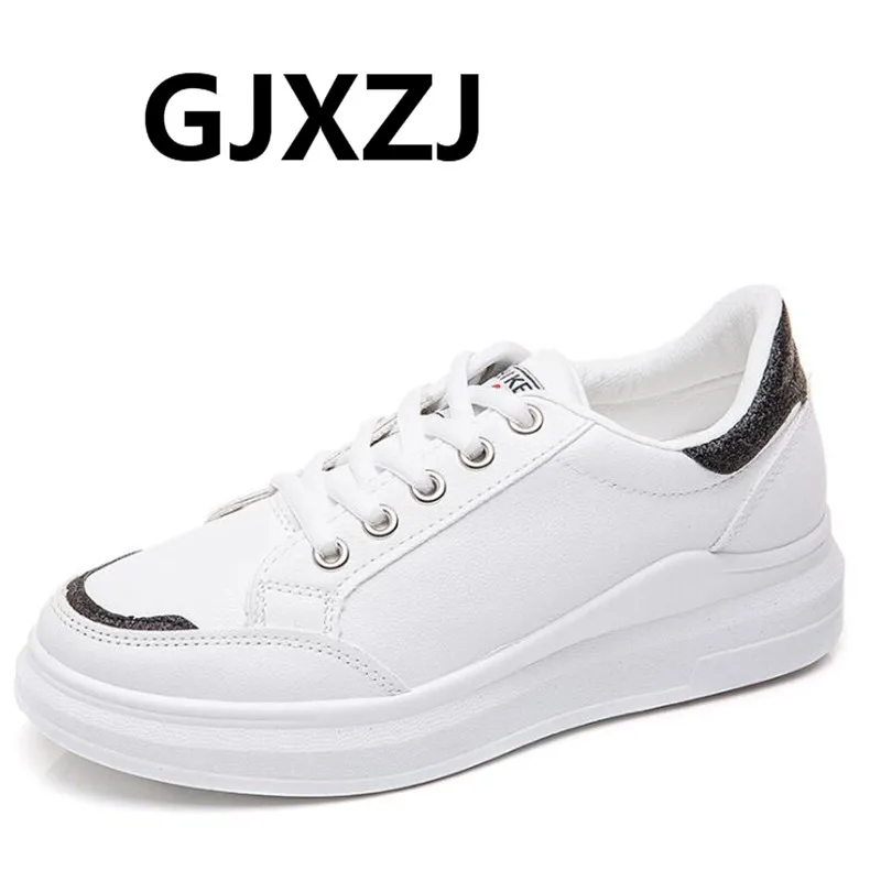 

Outdoor soft bottom spring new white female Korean version of the trend street shooting student casual shoes
