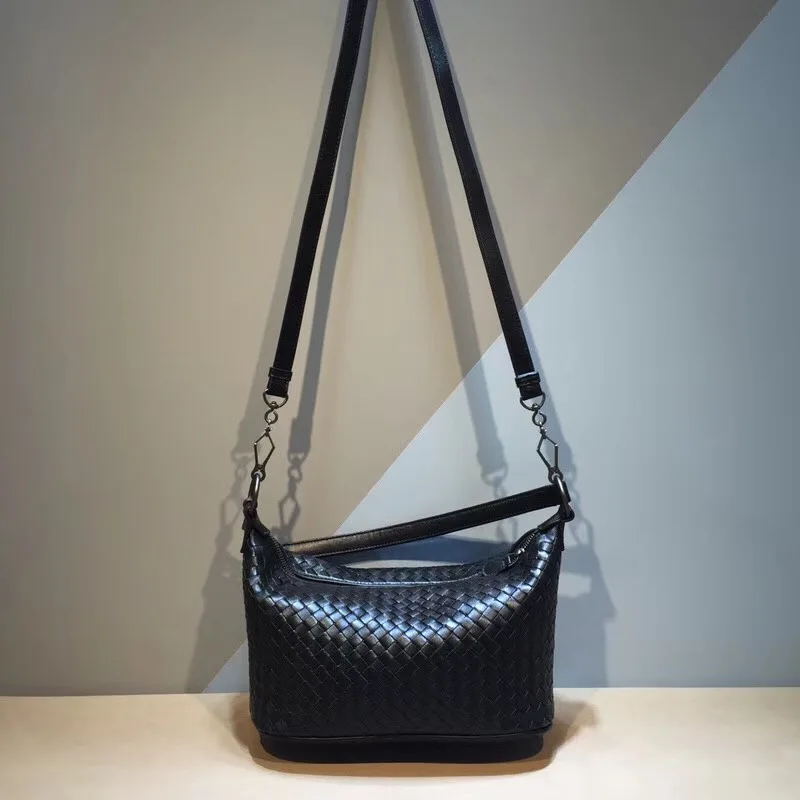 

2019 factory outlet Genuine leather Handbag The single shoulder bag Woman Internal and external dermis Woven bag fashion