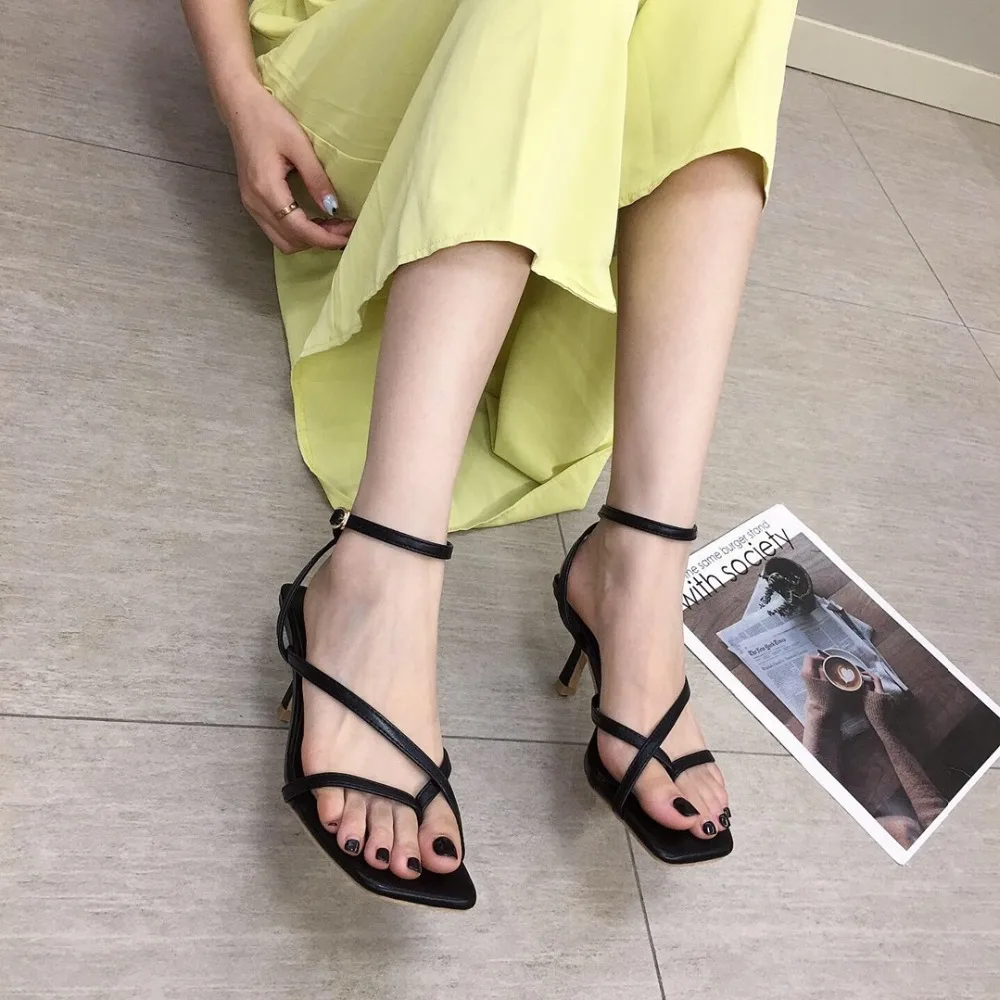 Г.; сандалии; удобная обувь для женщин; Вьетнамки; костюм на платформе с прозрачным каблуком; Женская удобная обувь бежевого цвета с квадратным носком и ремешком с пряжкой