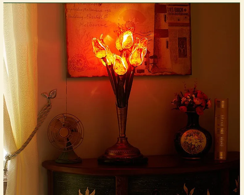 Цветы настольная лампа Средиземноморский Винтаж личности Стекло настольная лампа Гостиная Спальня прикроватной тумбочке Книги по искусству деко свет