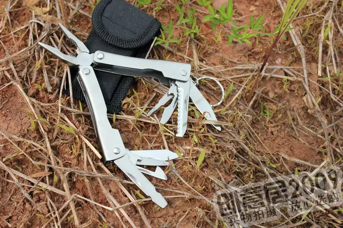 2 pcs/lot Outdoor Mini Multifunctional folding Pliers sword Bottle opener Screwdriver Small  Multitools Pliers 7cm 80g Hand Tool