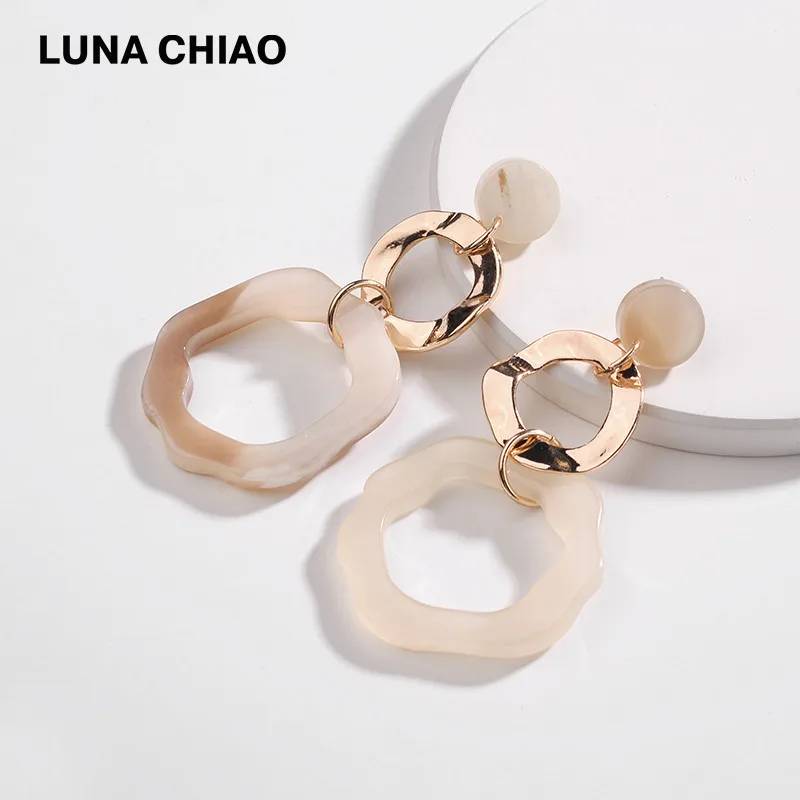 

LUNA CHIAO Trendy Fashion Flower Shape Mix Color Pastel Acrylic Board Drop Earrings for Women