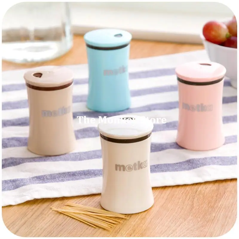 

2016 NEW Free Shipping Toothpick Holder Kitchen Tool Seasoning Pot Pocket Fashion Small Portable Creative Toothpick Box F3673