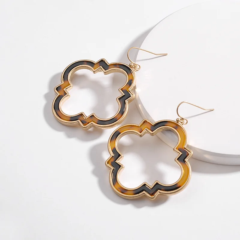 

Polished Metallic Magnolia Leopard Acrylic Hook Oval Shape Drops Statement Earrings for Women Turtle Magnolia Hollow Earrings