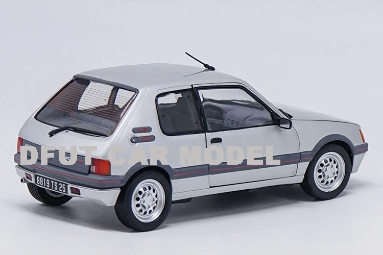 Литая 1:18 игрушечная машинка из сплава модель 205 GTI 1991 детских игрушечных машин оригинальные авторизованные подлинные детские игрушки