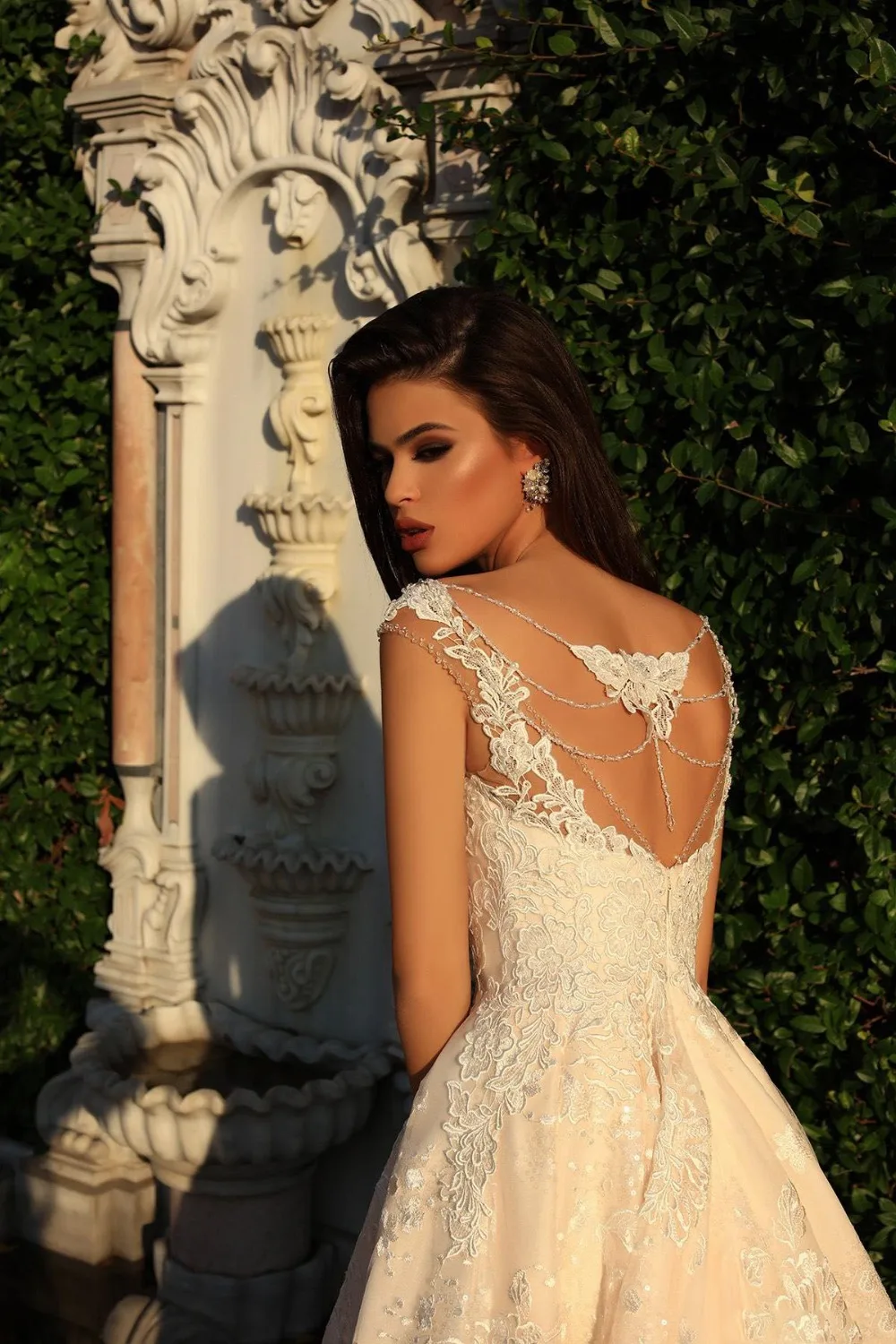 2018-new-arrival-designer-wedding-dresses-sheer-neck-sleeveless-beadin-back-full-lace-court-train-bridal-gowns-custom-made