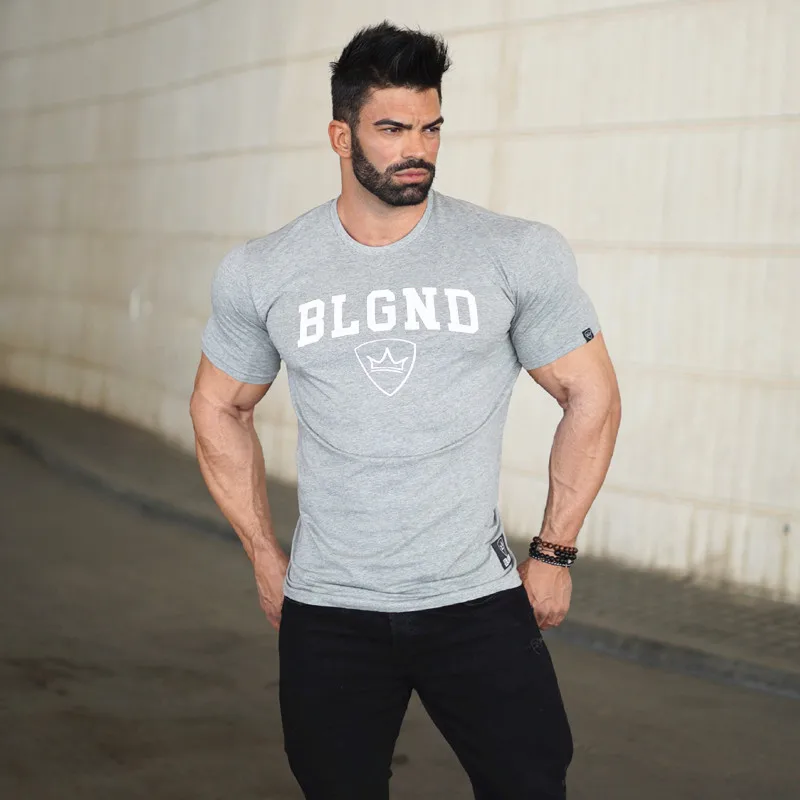 Новая мужская футболка для упражнений, тренажерные залы, футболка для фитнеса, бодибилдинга, тонкие хлопковые рубашки для мужчин с коротким рукавом для тренировок, футболка для бега