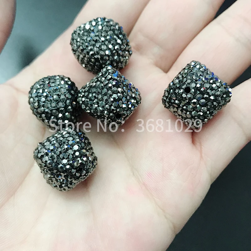 

Europe and America are hot, fashionable, retro, super black, black Rhine, stone and square beads.