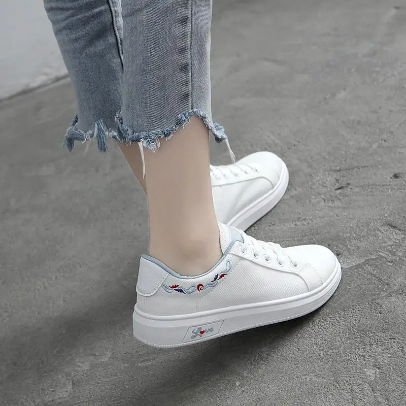 TB1nXy0BpGWBuNjy0FbXXb4sXXa_!!0-item_pic.Women Casual Shoes 2018 Autumn Women Sneakers Fashion Embroider Breathable Platform White Canvas Women Shoes