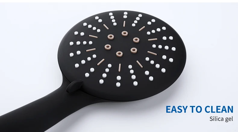 held cabeça de chuveiro fixado na parede