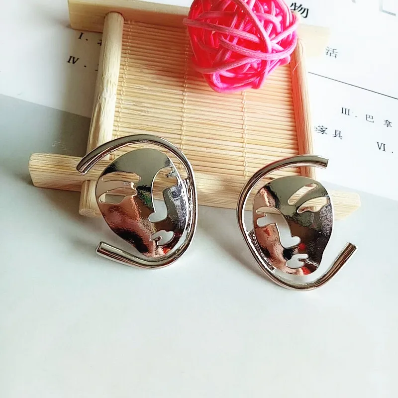 Timlee E127 Free shipping New Retro Exaggeration Face Earrings Head portrait Mask Metal Drop Earring,Wholesale