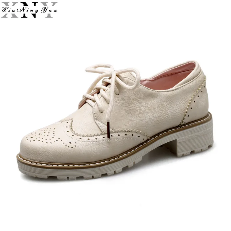 

XIUNINGYAN 2017 Women's Brogue Shoes Casual Women Platform Loafers Shoes Woman Black White Solid Patent Oxford Shoes for Women