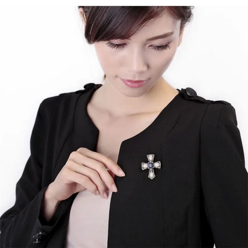 

2017 Baroque Style Retro Women Fashion Brooches Pins Imitation Pearls Cross With Top Crystal Brooches For Women Jewelry