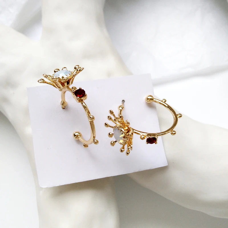

Fashion flower petal crystal earrings 2019 semicircle geometry stud earrings Metal flower Mosaic crystal stud earrings for women