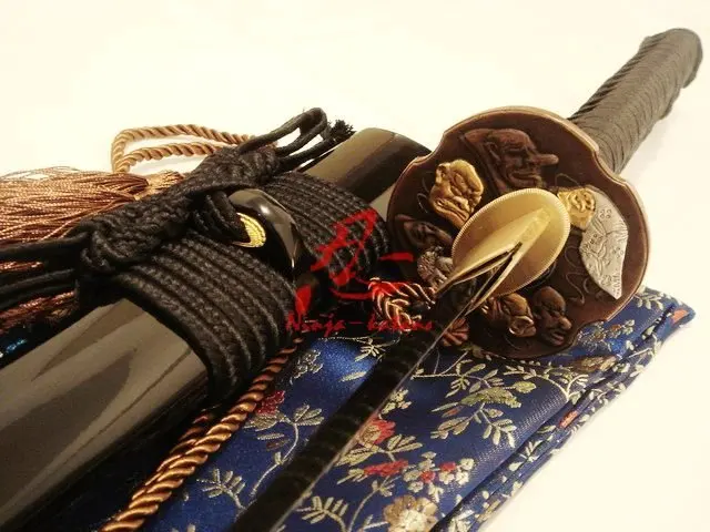 

Clay tempered shobu zukuri kissaki katana demon tsuba sword flamy hamon sharpened