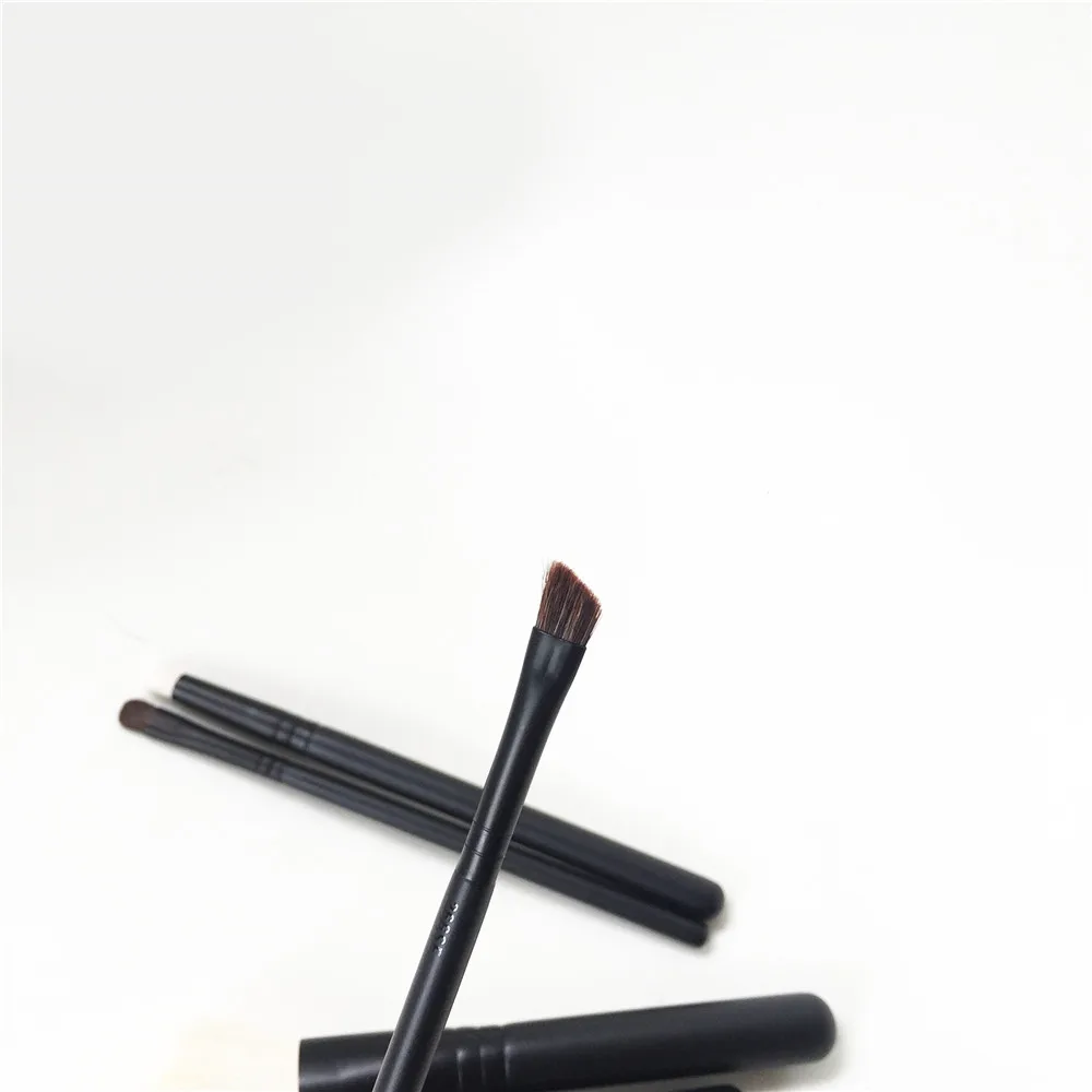 MAC Look in a Box Advanced Brush Set _ 7